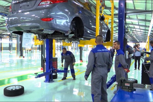 “رونو” تعد الجزائريين بـ 60 الف سيارة محليّة الصنع في 2017