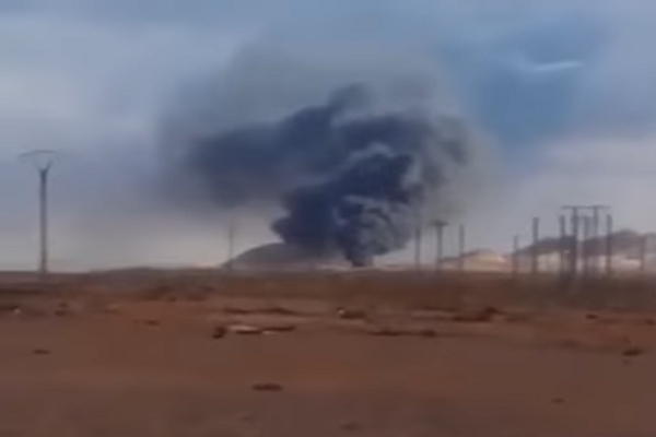 بالفيديو.. إخماد حريق نشب بأنبوب نقل البترول بالقرب من الأغواط!