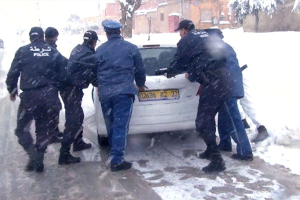 سيدي بلعبّاس: الثلوج تتسبب في قطع الطرقات وعزل سكّان جنوب المدينة