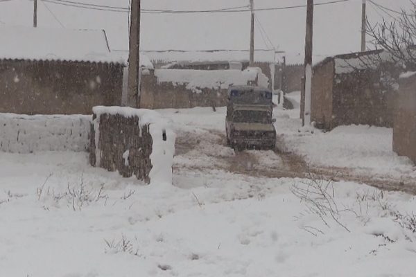 قسنطينة: سكان الأكواخ بعد تساقط الثلوج بعين عبيد.. نداء إلى السلطات الولائية