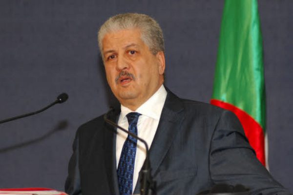 سلال يدعو الشعب الجزائري إلى المشاركة بقوة في التشريعيات المقبلة