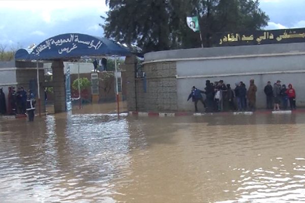 معسكر: عودة النشاط لمستشفى غريس بعد أن غمرته المياه