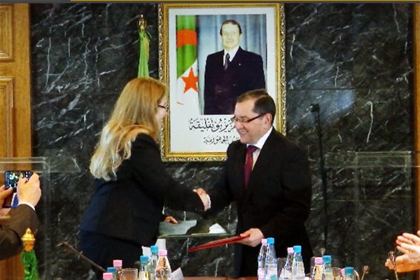 الجزائر ترفع إمداداتها من الغاز المسال نحو تونس قريبا