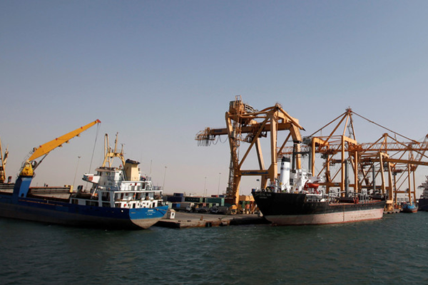 التحالف العربي يحتجز خمس سفن محملة بمشتقات نفطية في طريقها إلى الحديدة
