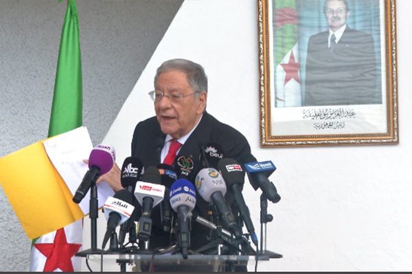 ولد عباس يؤكد ترشح 8 وزراء وسلال لم يسحب استمارات ترشحه بعد