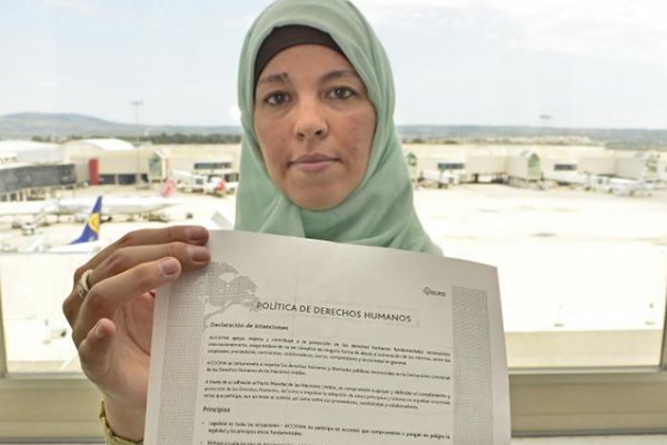 القضاء الاسباني يسمح لموظفة مطار بارتداء الحجاب