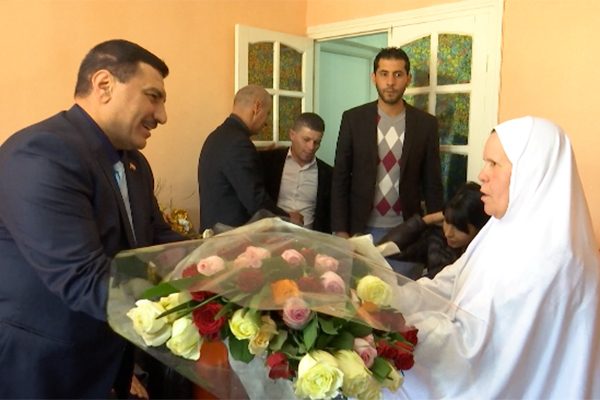 سفير العراق بالجزائر يزور عائلة سميرة مواقي باسم وزارة الخارجية العراقية