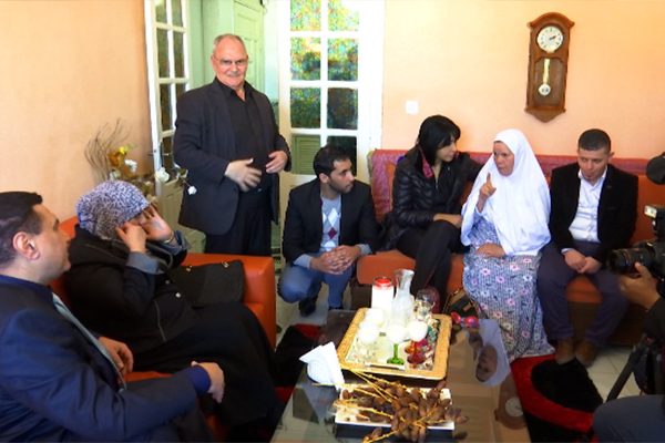 سفير العراق يزور عائلة الصحافية سميرة مواقي