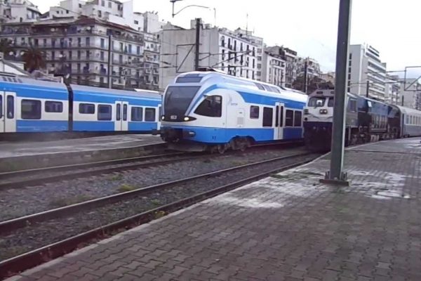 انحراف قطار لنقل المسافرين بمحطة آغا في العاصمة