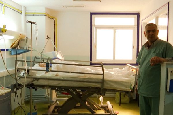 العاصمة: أطباء مستشفى سليم زميرلي يتباحثون أمراض المكوث بالمستشفيات في لقاء تحسيسي