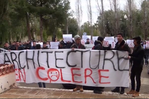 تلمسان: طلبة الهندسة في عملية تضامنية رغم تواصل الإضراب