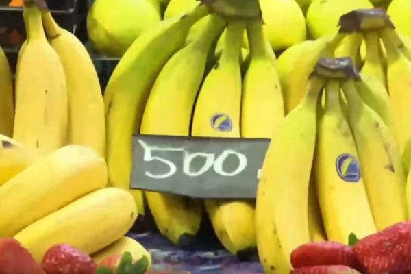 تبون: الحكومة سترفع الحظر عن الموز