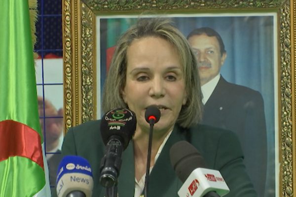 حفصي تعبئ النساء الجزائريات وتخفي أوراقها الانتخابية