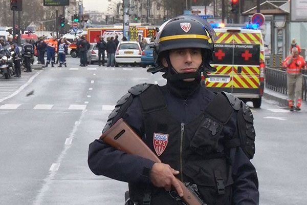 هجومات باريس تحيي الصراع بين الغرب والمسلمين