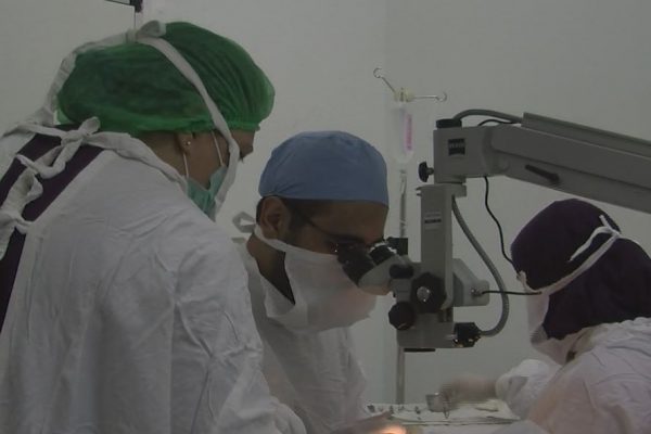 عنابة: طاقم طبي جزائري ينجح في زراعة القرنية لعدد من المرضى بمستشفى ابن رشد