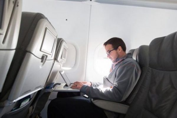 دبي تبدأ تطبيق الحظر الأمريكي على الأجهزة الإلكترونية في الرحلات