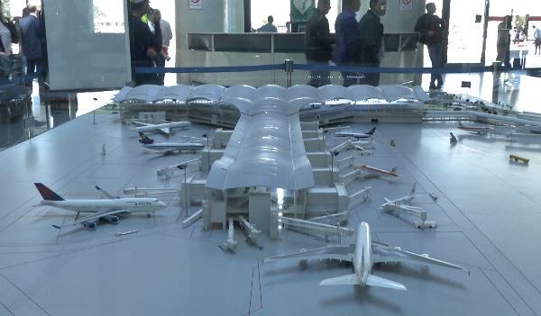 انخفاض الدينار يرفع من تكاليف انجاز مطار الجزائر الجديد بـ 10 في المائة