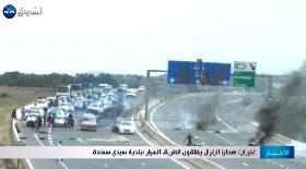 غليزان / ضحايا الزلزال يغلقون الطريق السيار ببلدية سيدي سعادة