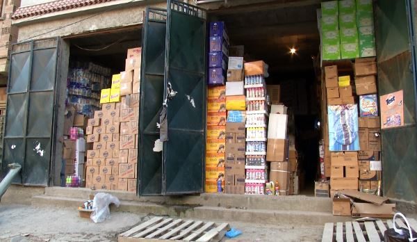 تجار السمار يخشون من نفاذ مخزونات المواد الأساسية بسبب تضارب قرارات وزارة التجارة حول الإستيراد
