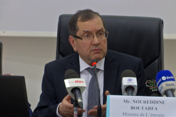 بوطرفة: “إن الجزائر تسعى جاهدة لتطبيق برنامجها في مجال تجديد الطاقات النفطية”