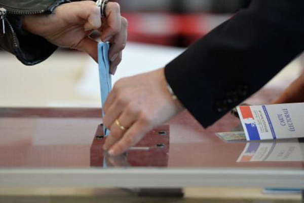 إجراءات أمنية مشددة حول مراكز الاقتراع في فرنسا