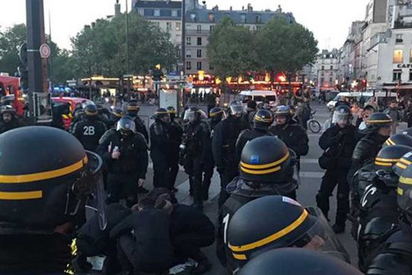 احتجاجات في باريس بعد تأهل ماكرون ولوبان للدورة الثانية من انتخابات الرئاسة