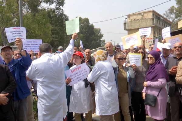 Santé : les blouses blanches entament leur deuxième jour de grève