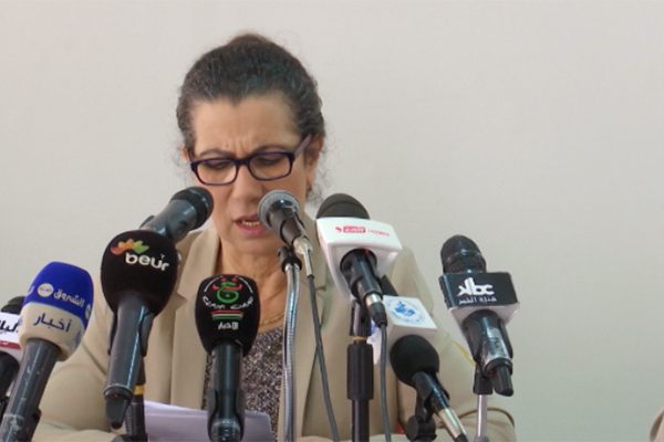 Louisa Hanoun défend le président de la République