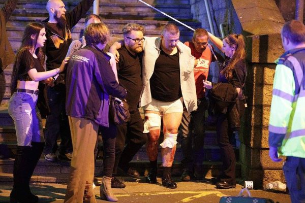 ارتفاع حصيلة الاعتداء الإرهابي بمانشستر إلى 22 قتيلا و59 جريحا