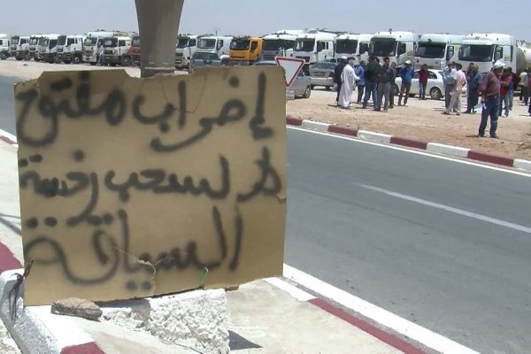 الأغواط: سائقو شاحنات نقل الوقود في إضراب مفتوح