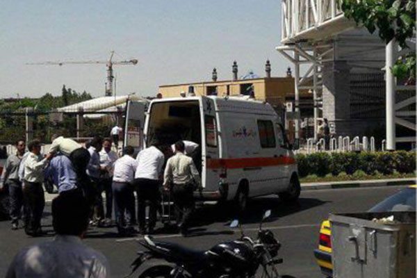 هجوم مسلح على البرلمان الإيراني واحتجاز رهائن داخله