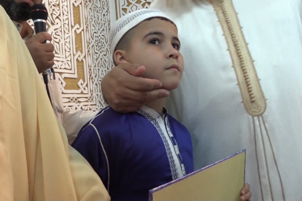 بسكرة: الطفل هيثم أصغر حافظ للقرآن يؤم الناس في التراويح