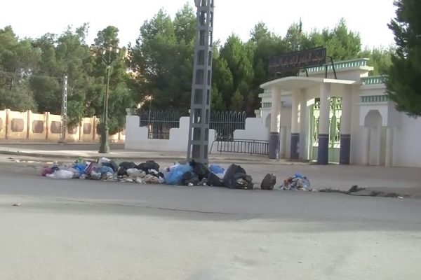 القمامة تحاصر أحياء وشوارع بلدية البيض