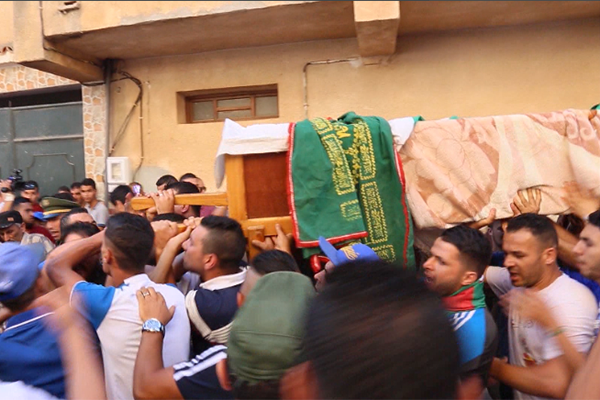 تيبازة: تشييع جثمان الطفل حسام بمقبرة بوسماعيل بحضور آلاف المتعاطفين