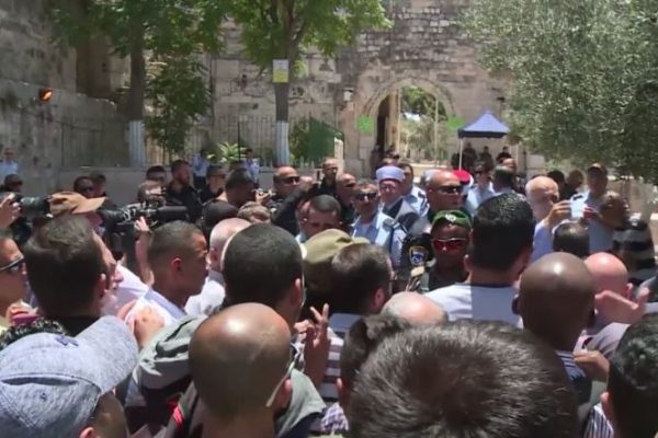 القدس المحتلة: الفلسطينيون يرفضون دخول الأقصى لليوم السابع على التوالي