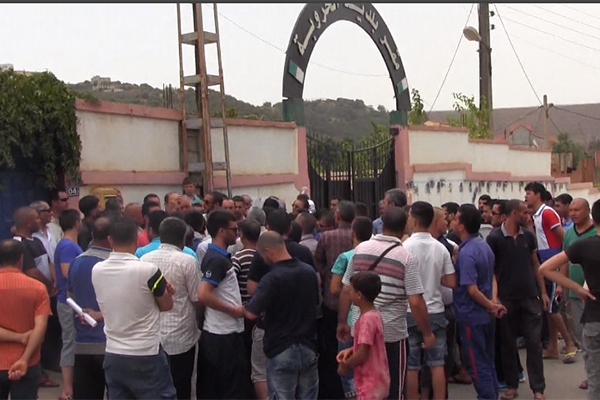 بومرداس: مواطنون يغلقون مقر بلدية الخروبة بسبب إقصائهم من قائمة السكن