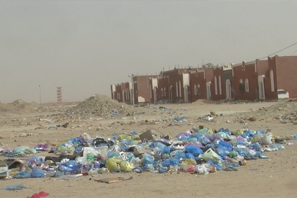 أدرار: سكان حي 800 مسكن يشتكون انتشار القمامة
