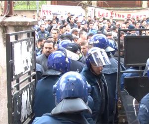 تيزي وزو: اعتقال أزيد من 15 شخصا إثر محاولة لفك اعتصام محتجين أمام بلدية عزازقة