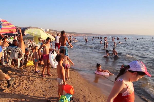 مستغانم: شاطئ “صابلات”.. وجهة سياحية أفسدها نقص في المرافق والتنظيم