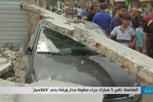 شاهد.. سقوط جدار على 5 سيارات بحي “لاقلاسيار” بالجزائر العاصمة