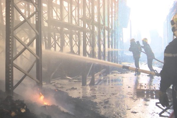 تسجيل ثلاث إصابات في حريق مهول بمصنع للعطور بالمنطقة الصناعية لواد السمار بالعاصمة