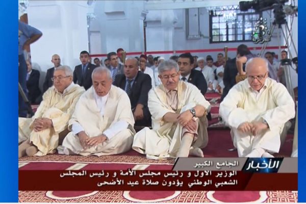 أويحيي ورئيسي غرفتي البرلمان وأعضاء الحكومة يؤدون صلاة العيد بالجامع الكبير
