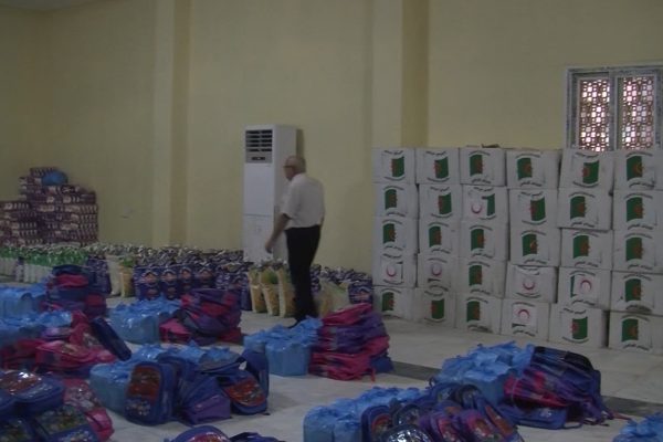 أدرار: الهلال الأحمر يقدم مساعدات لضحايا فيضانات برج باجي مختار