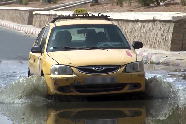 بشار: مياه الصرف تغرق حي ديار الحجرة بسبب اهتراء القنوات