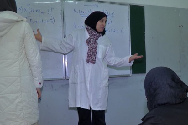 المعلم الجزائري في يومه العالمي رسالة وواقع