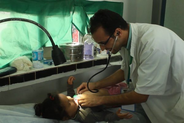 الشلف: أطباء مختصون يقدمون خدمات صحية مجانية للمعوزين