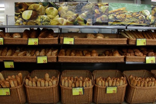 نقابة الخبازين تطالب برفع سعر الخبز إلى 12 دينار أوتغيير النشاط