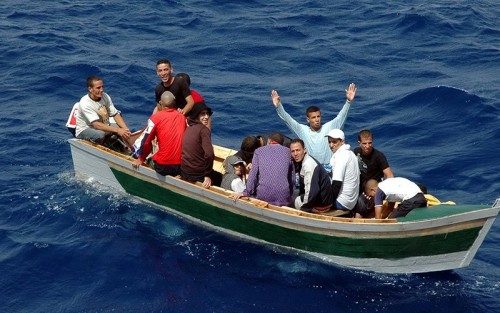 وفاة شاب وفقدان آخر في انقلاب قارب للحراقة بسواحل مستغانم