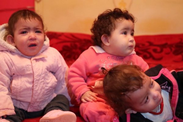 تيبازة: أبو البنات التوائم الأربع يطالب بحفاظات وحليب أطفال