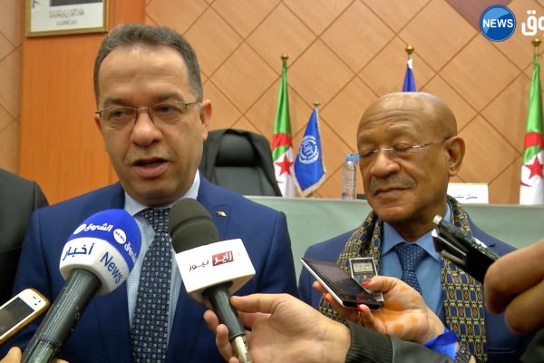 زمالي يطمئن الجزائريين: الدولة ستواصل دعمها للمرضى من خلال منحهم أدوية بالمجان وتعويضهم
